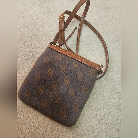 Dooney and Bourke Purse EUC - Picture 2 of 5